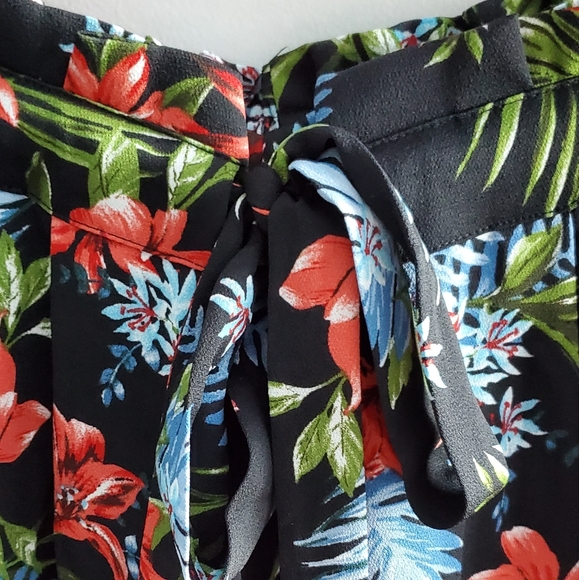 Black Floral Flowy Shorts - Picture 2 of 7